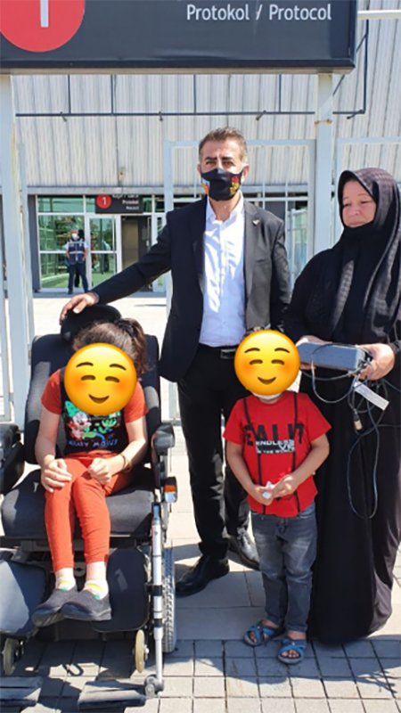 Vakıf faaliyetlerimize Kayseri spor stadyumunda akülü tekerlekli sandalye vererek devam edildi.