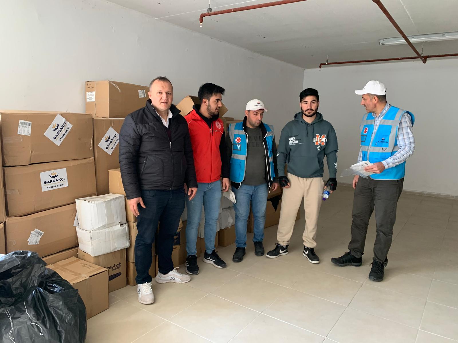 Vakfımız, deprem felaketinin ardından Niğde'ye misafir edilen depremzede ailelerimize acil ihtiyaç malzemelerini ve destek paketlerini ulaştırmıştır. Dayanışma ruhuyla hemşerilerimizin ve afetzedelerimizin yanında olmaya devam ediyoruz.