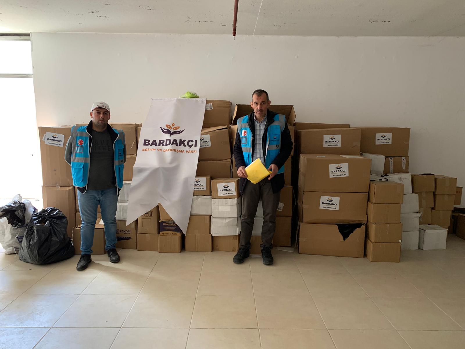Vakfımız, deprem felaketinin ardından Niğde'ye misafir edilen depremzede ailelerimize acil ihtiyaç malzemelerini ve destek paketlerini ulaştırmıştır. Dayanışma ruhuyla hemşerilerimizin ve afetzedelerimizin yanında olmaya devam ediyoruz.