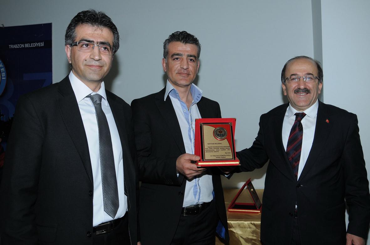2021 yılında Ali ve Bekir Kaynar kardeşler, Hollanda'dan getirdikleri akülü tekerlekli sandalyeleri Trabzon Belediye Başkanı O. Fevzi Gümrükçüoğlu’na tesliminden dolayı sayın Başkan teşekkür ederek plaket sunmuştur.