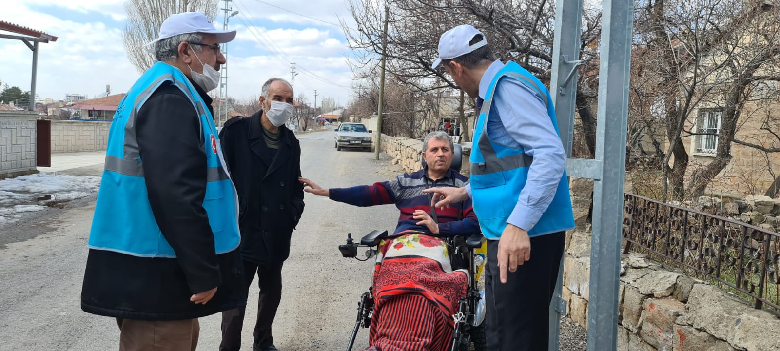 Vakfımız, her Ramazan ayı öncesinde olduğu gibi ihtiyaç sahibi ailelerimize gıda kolilerimizi ulaştırmaya devam ediyor. Paylaşmanın ve dayanışmanın güzelliğini yansıtan bu özel kareler 2022 yılındaki yardım çalışmalarımızdan... ✨