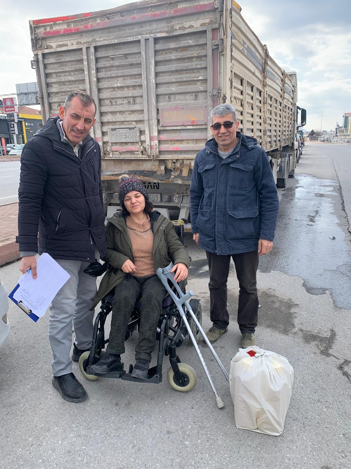 Vakfımız, her Ramazan ayı öncesinde olduğu gibi ihtiyaç sahibi ailelerimize gıda kolilerimizi ulaştırmaya devam ediyor. Paylaşmanın ve dayanışmanın güzelliğini yansıtan bu özel kareler 2024 yılındaki yardım çalışmalarımızdan... ✨