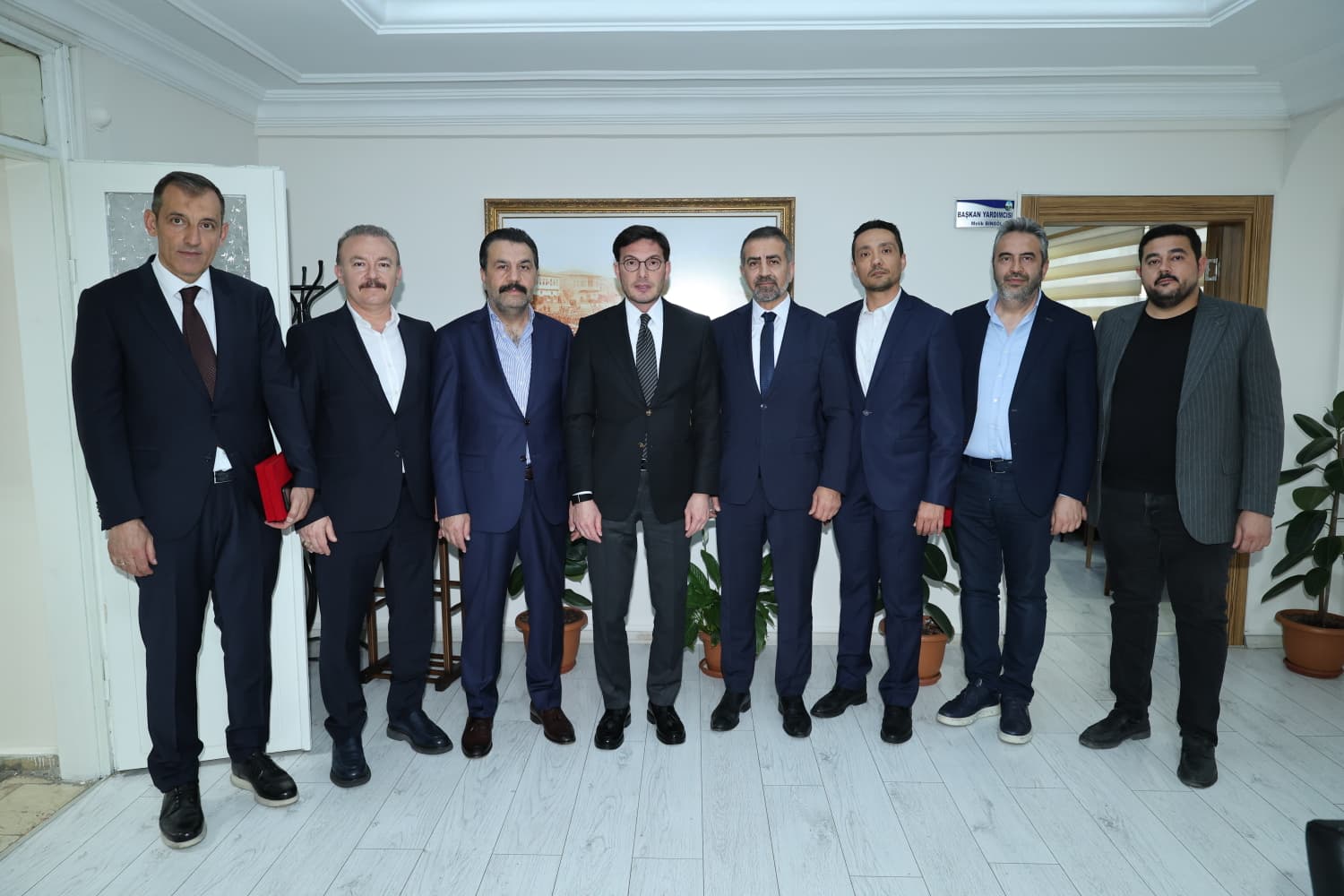 Tokat Belediyesi İş Birliğiyle Akülü Sandalyeler Törenle Teslim Edildi  Hollanda’dan temin ettiğimiz akülü tekerlekli sandalyeler, Tokat Belediyemizin ev sahipliğinde düzenlenen anlamlı bir törenle engelli vatandaşlarımıza teslim edildi. Bu değerli buluşmaya ev sahipliği yapan başta Tokat Belediye Başkanımıza, törene katılımlarıyla bizleri onurlandıran yetkililerimize, sürecin her aşamasında emeği geçen tüm gönüllülerimize İtimat Makina Sanayi Ve Ticaret A.Ş. yetkililerine ve Hollanda’dan desteğini esirgemeyen Sayın Osman Baş nezdindeki tüm hayırseverlerimize şükranlarımızı sunarız.